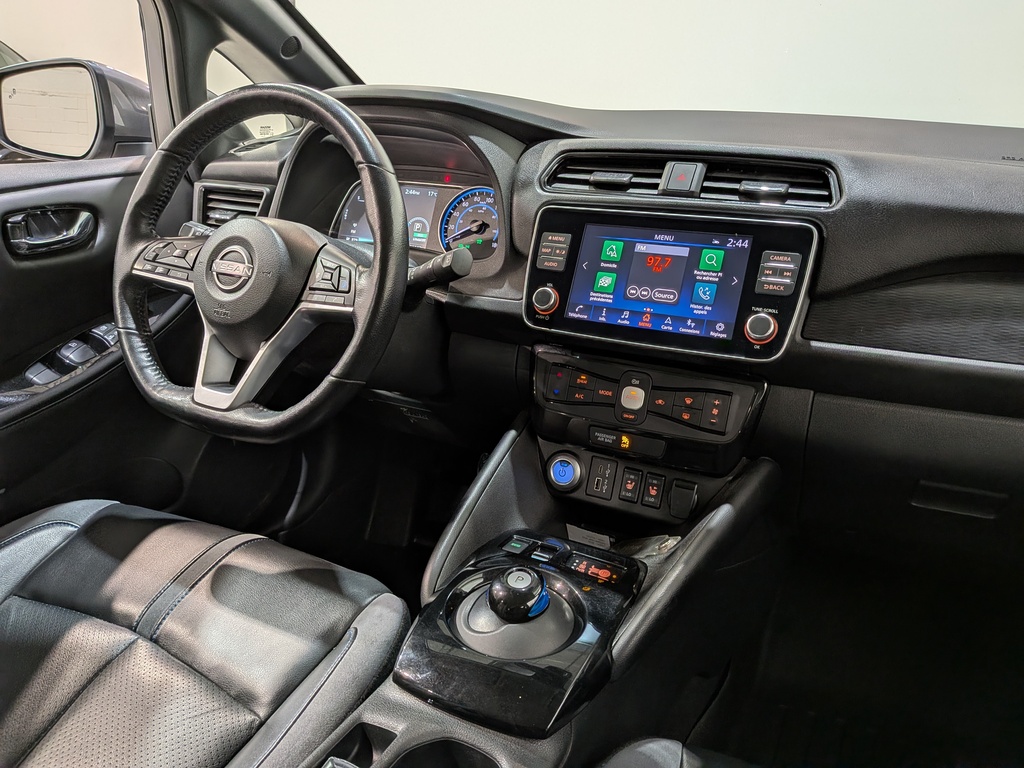 Nissan LEAF 2023