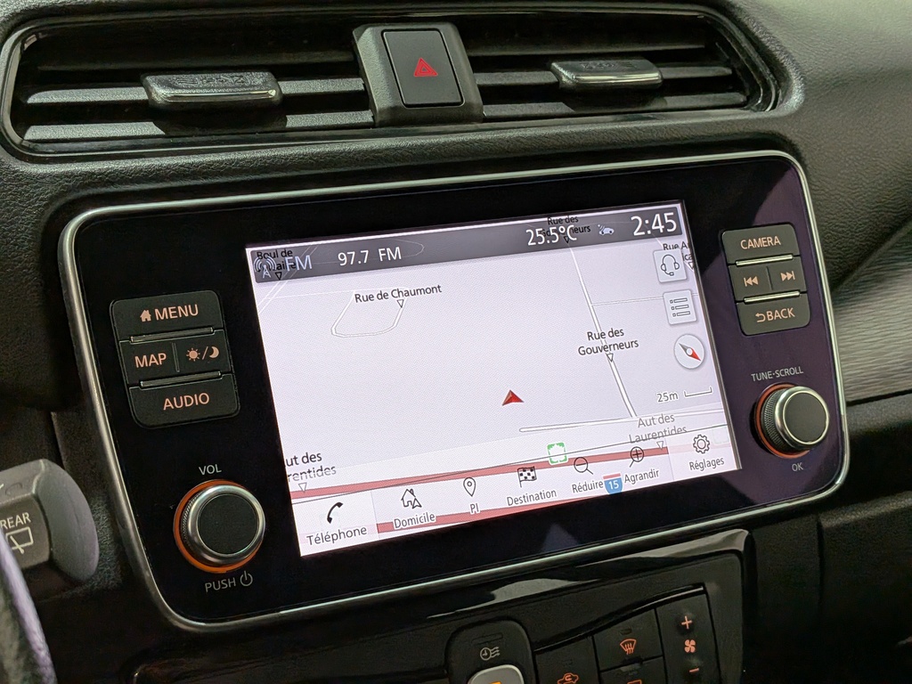 Nissan LEAF 2023