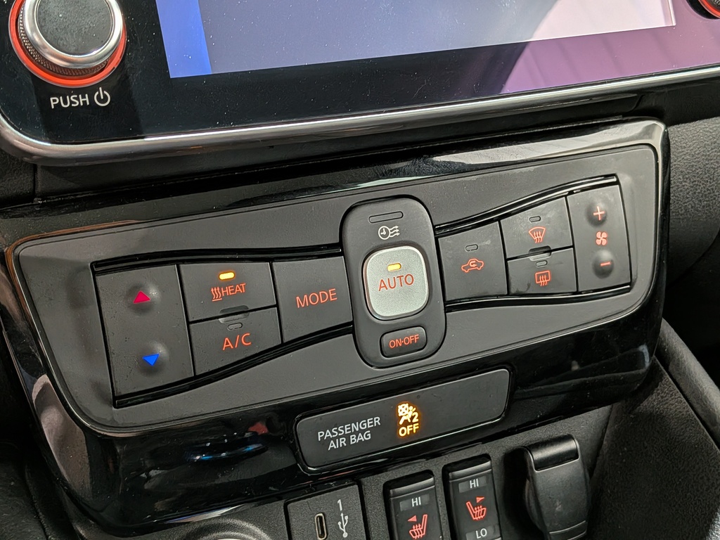 Nissan LEAF 2023