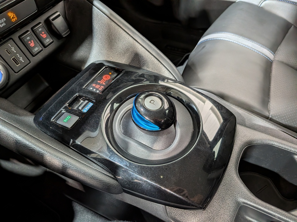 Nissan LEAF 2023