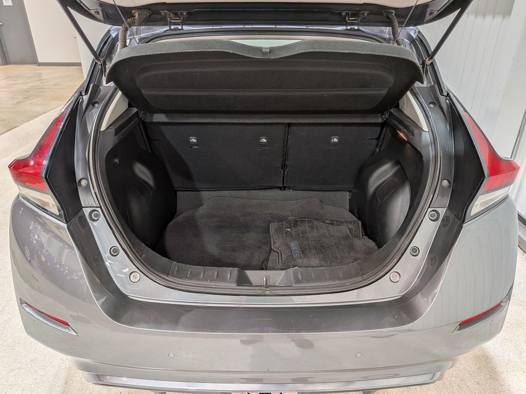 Nissan LEAF 2023
