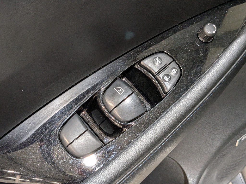 Nissan LEAF 2023