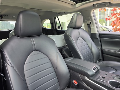 used 2023 Toyota Highlander car, priced at $46,995