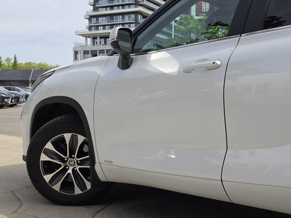 used 2023 Toyota Highlander car, priced at $46,995