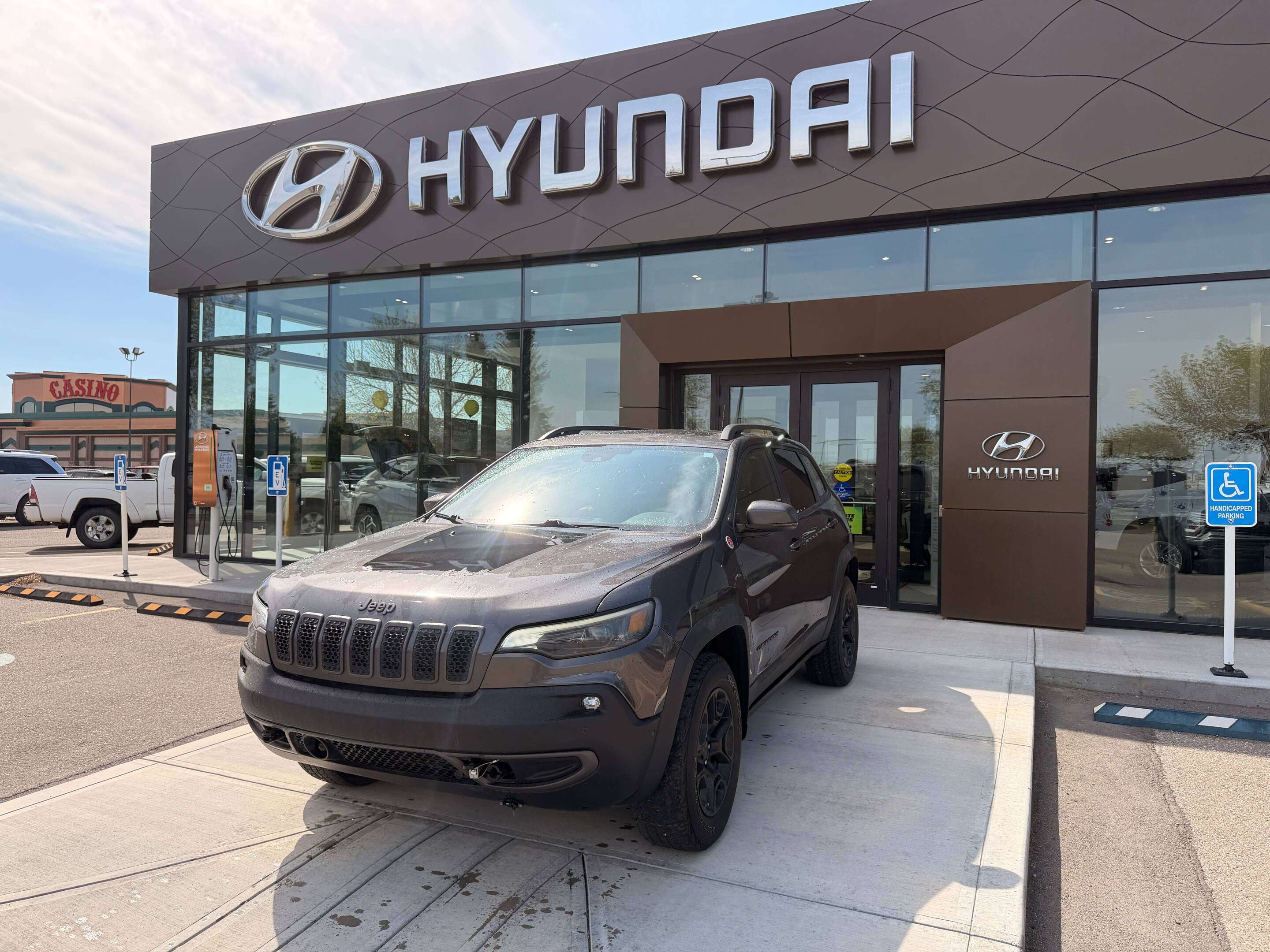 Black 2019 Jeep Cherokee SUV / Crossover Four-Wheel Drive 9-Speed Automatic