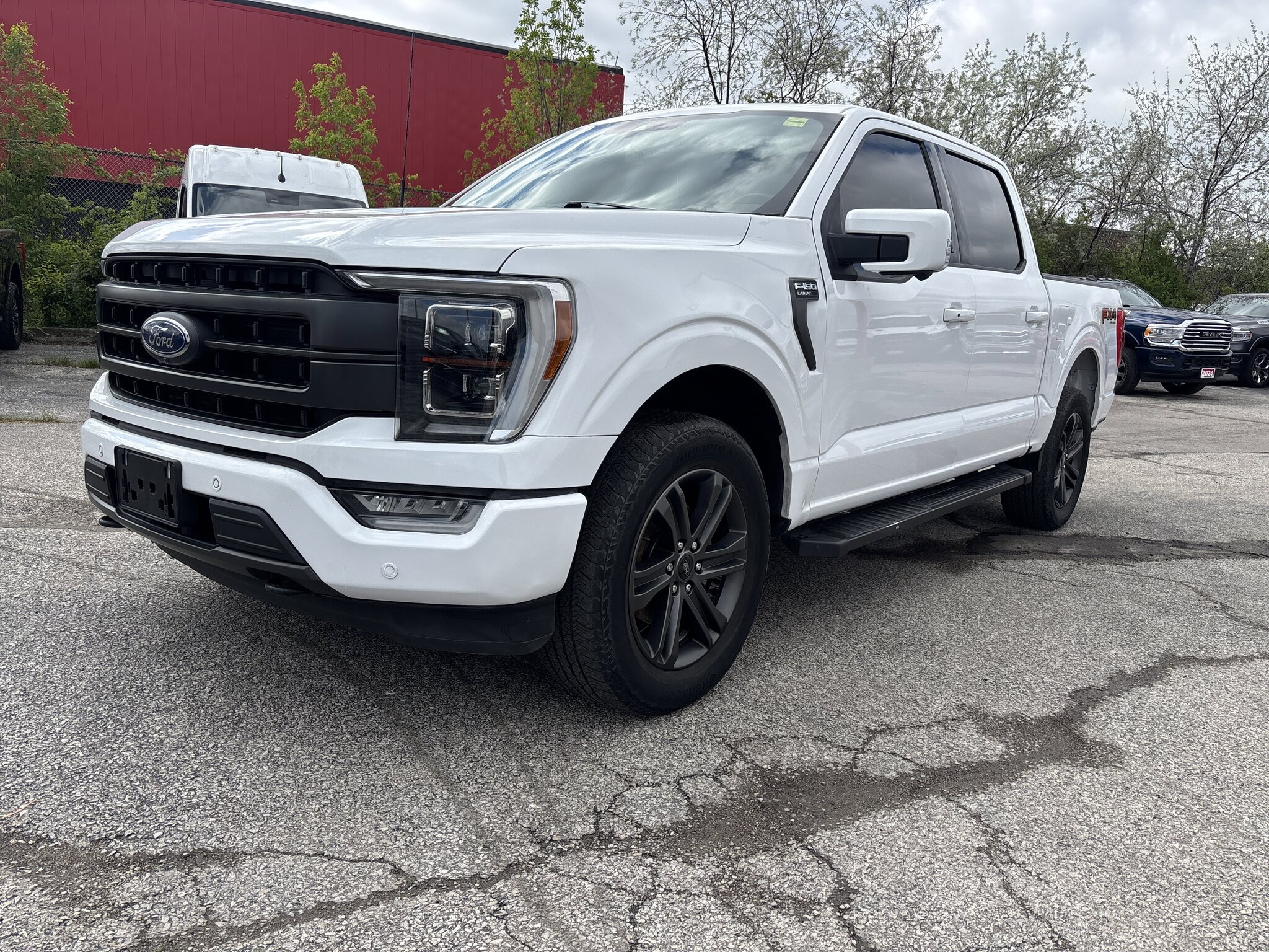 2022 Ford F-150 LARIAT 4WD SuperCrew 5.5' Box Truck