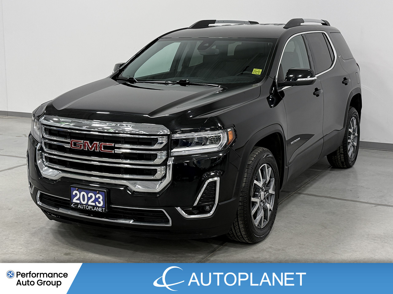 2023 GMC Acadia SLT AWD, 6-Seater, Back Up Cam, Apple CarPlay!