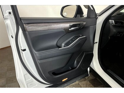 used 2023 Toyota Highlander car, priced at $48,798