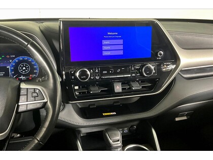 used 2023 Toyota Highlander car, priced at $48,798