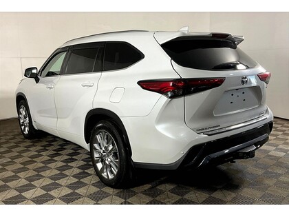 used 2023 Toyota Highlander car, priced at $48,798