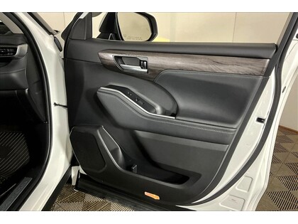 used 2023 Toyota Highlander car, priced at $48,798