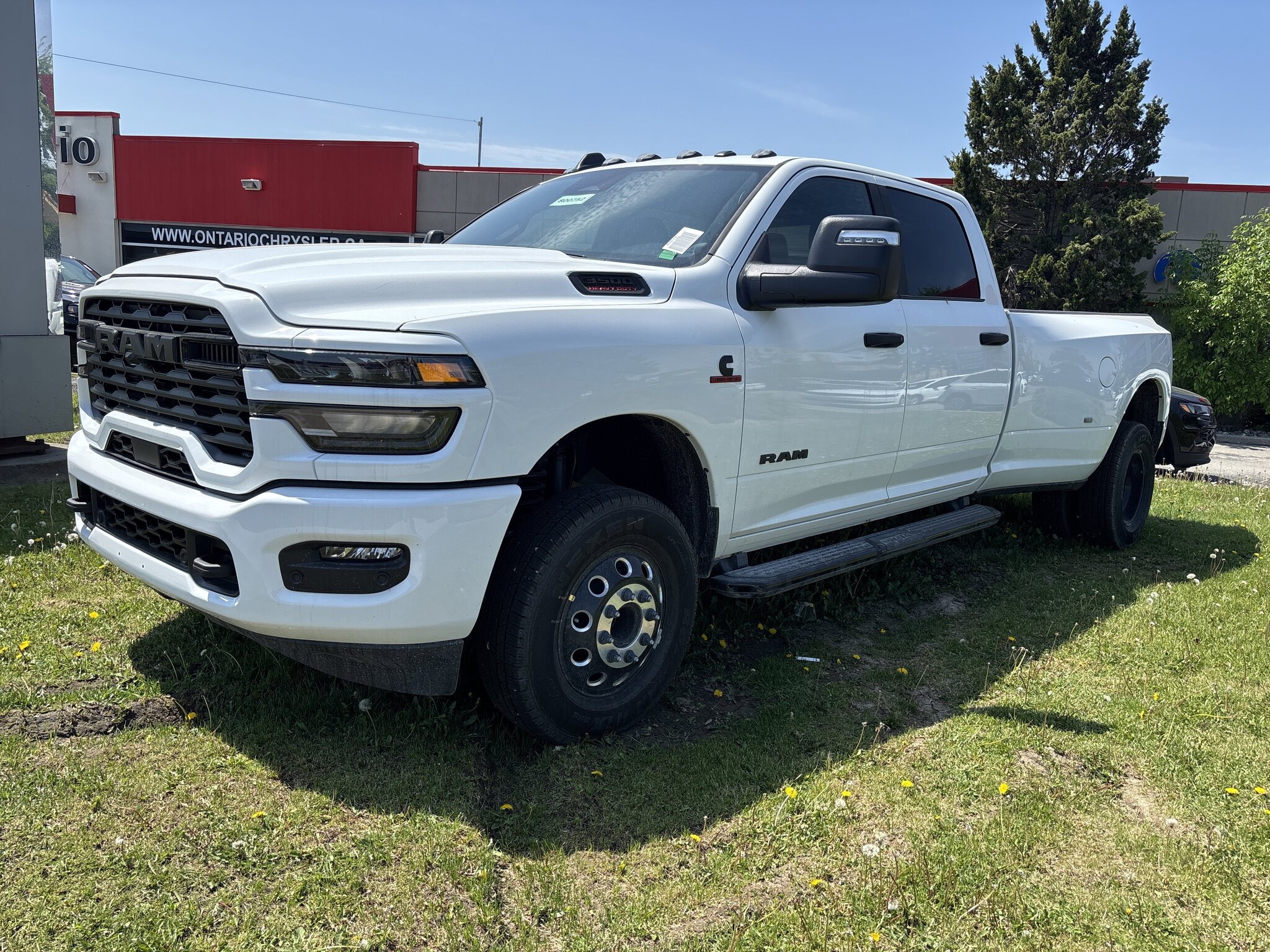 2026 RAM 3500 Big Horn 4x4 Crew Cab 8' Box Truck