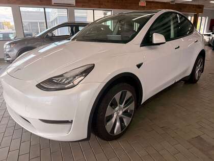 White 2023 Tesla Model Y Long Range AWD SUV / Crossover All-Wheel Drive Automatic