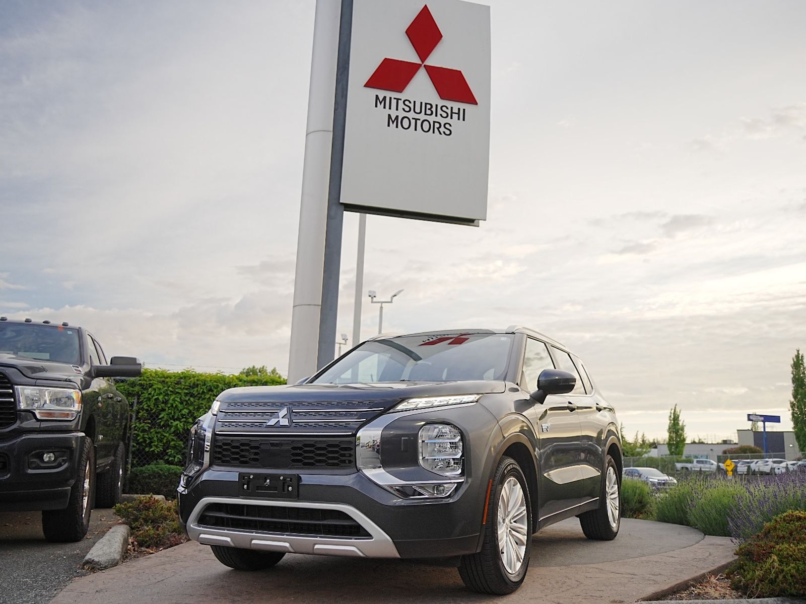 2025 Mitsubishi Outlander PHEV
