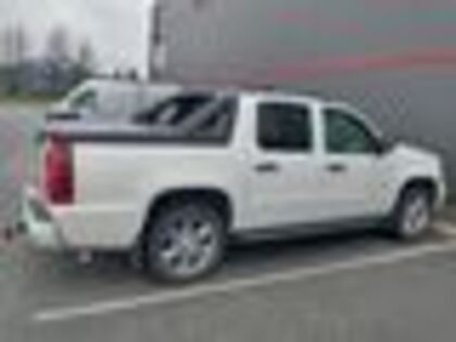 White 2011 Chevrolet Avalanche LS 4WD Pickup Truck Four-Wheel Drive 6-Speed Automatic