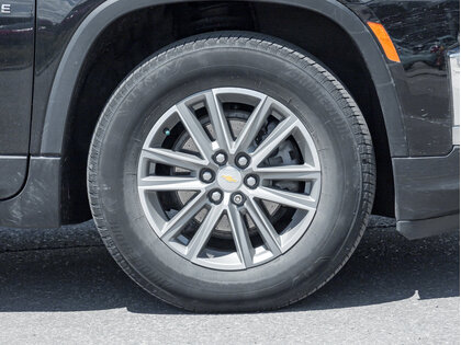 used 2023 Chevrolet Traverse car, priced at $33,495