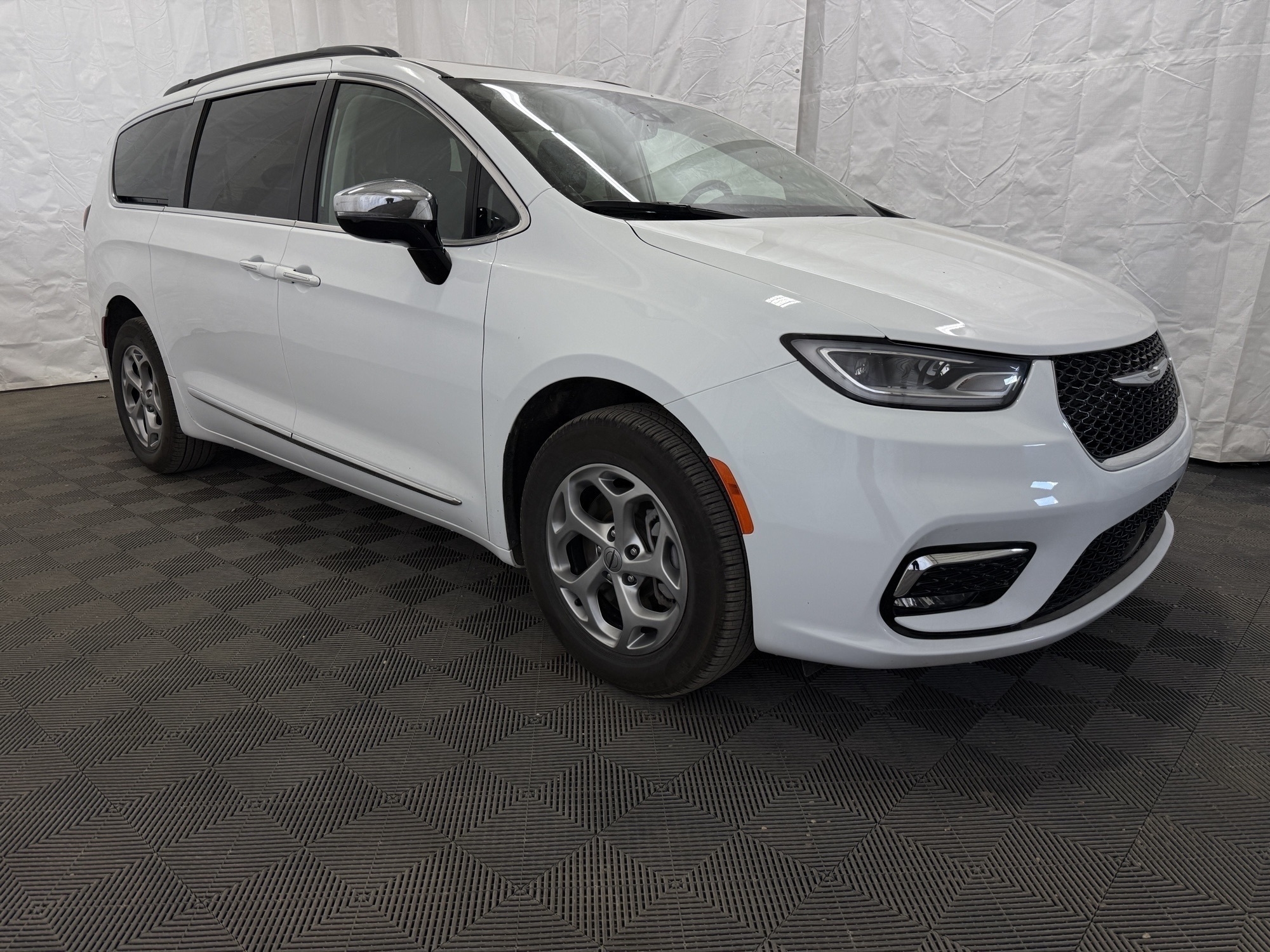 White 2023 Chrysler Pacifica Limited AWD Minivan All-Wheel Drive 9-Speed Automatic