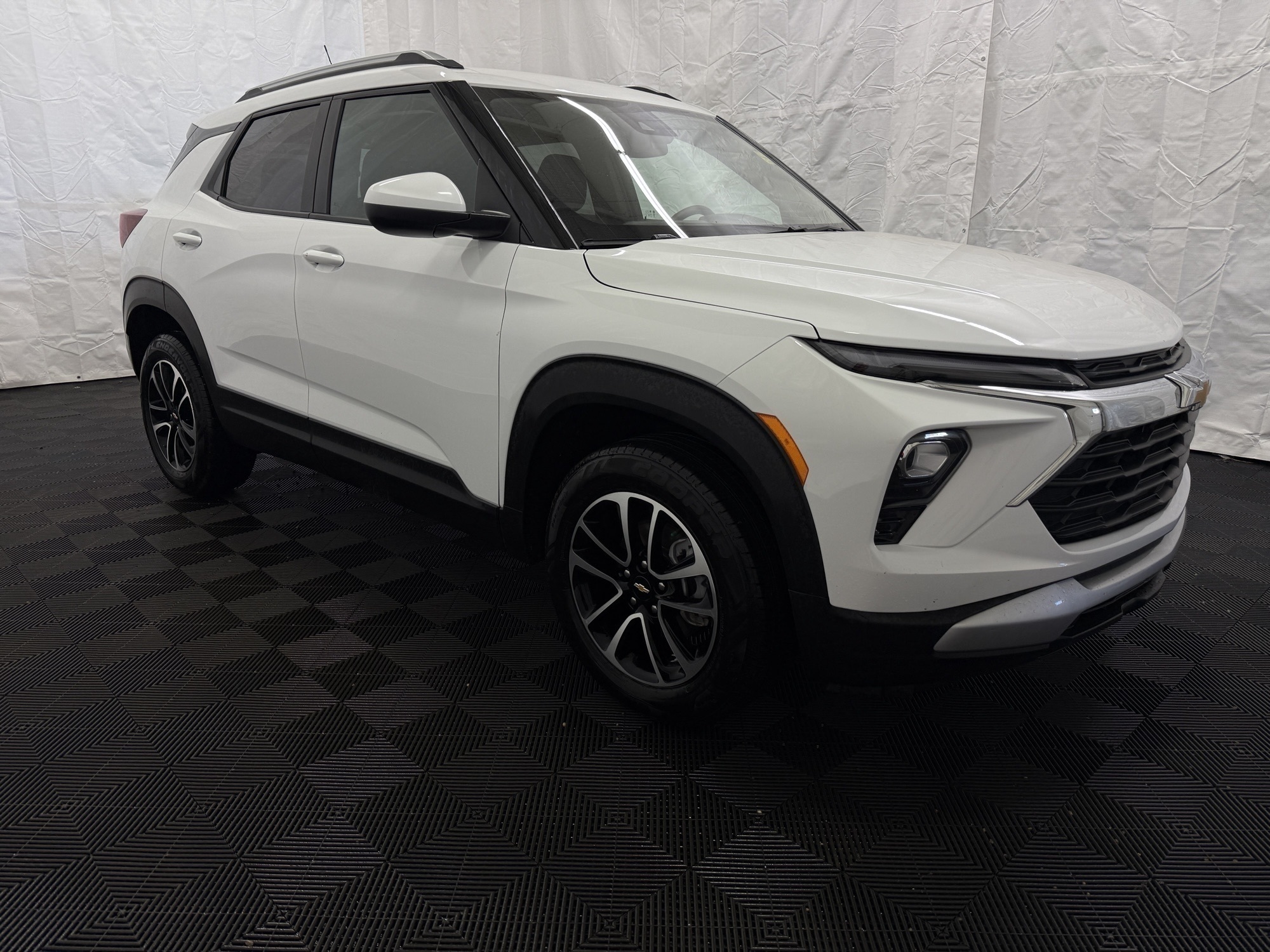 White 2025 Chevrolet Trailblazer LT AWD SUV / Crossover Four-Wheel Drive 9-Speed Automatic