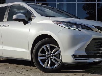 used 2025 Toyota Sienna car, priced at $74,995