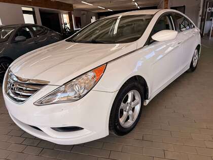 White 2013 Hyundai Sonata GLS FWD Sedan Front-Wheel Drive Automatic