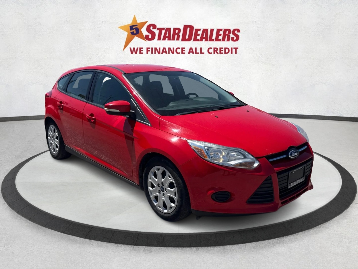 Red 2014 Ford Focus SE Hatchback Hatchback Front-Wheel Drive 6-Speed Automatic