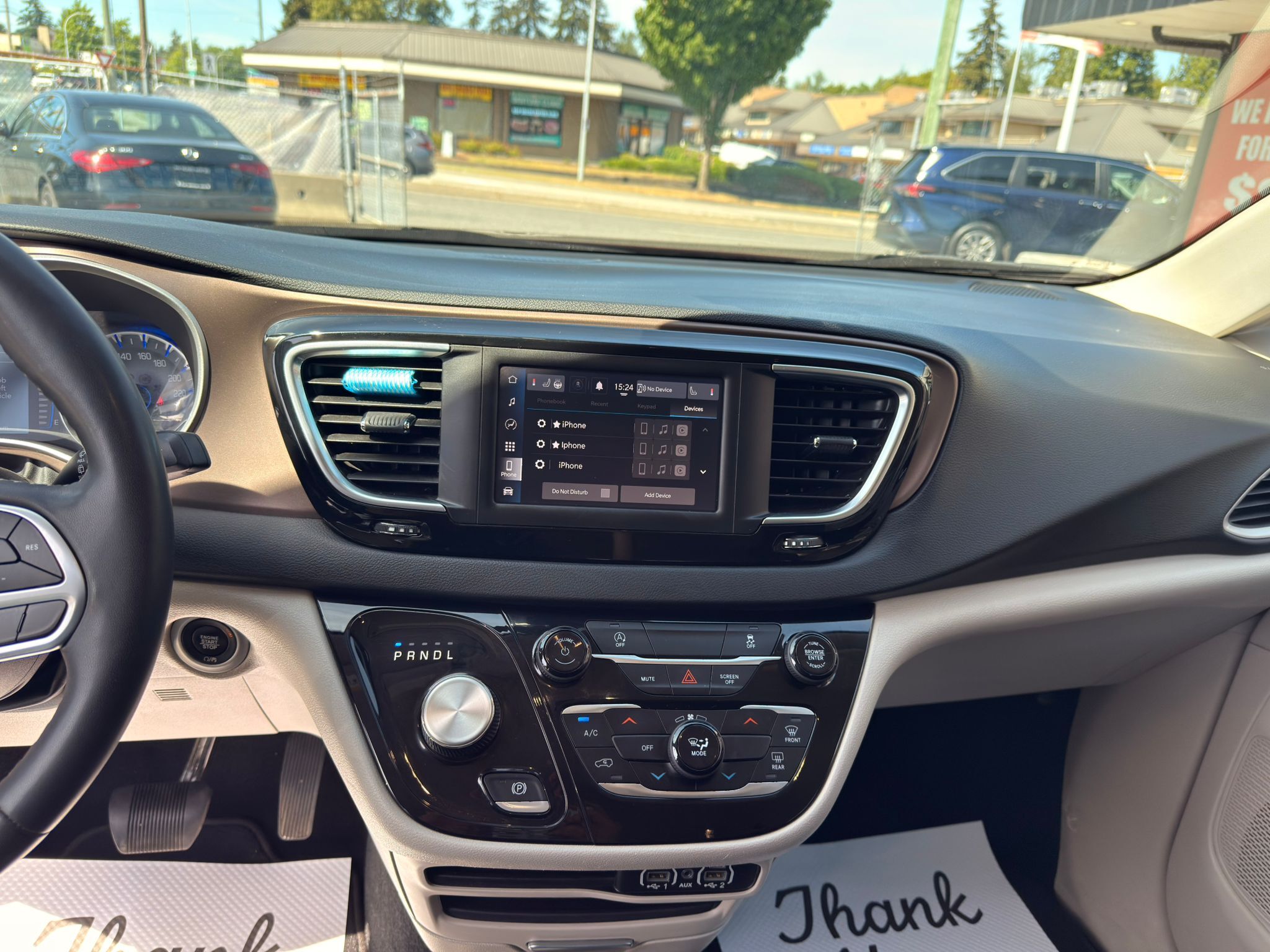 2023 Chrysler Grand Caravan — view 12