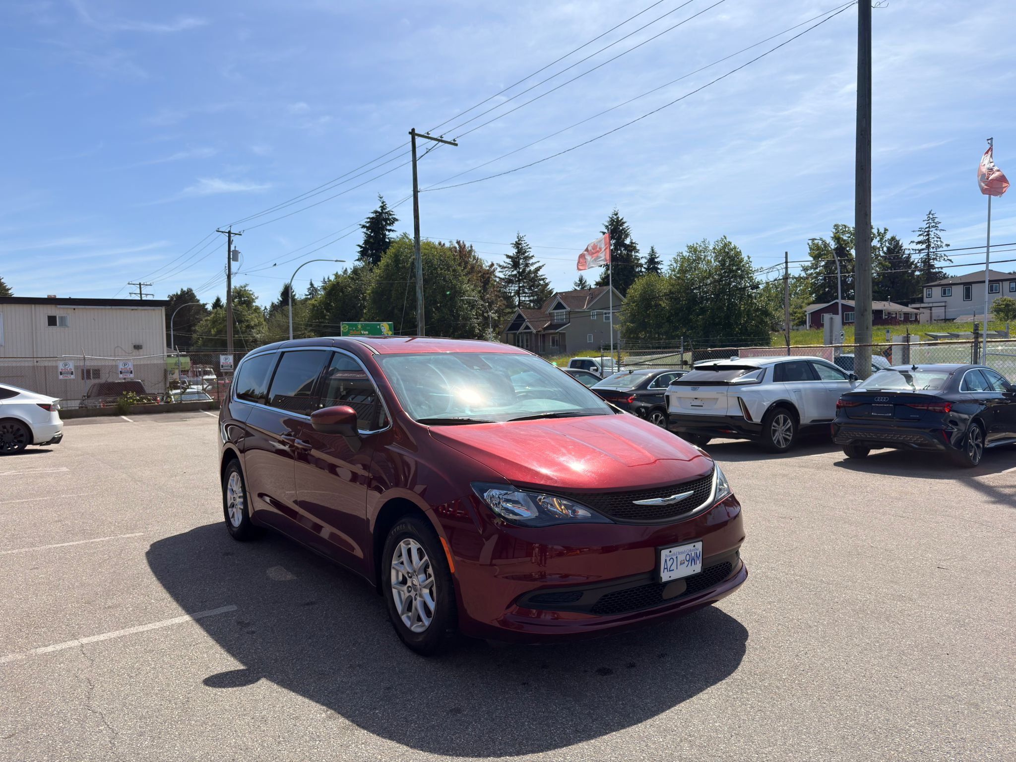 2023 Chrysler Grand Caravan — view 3