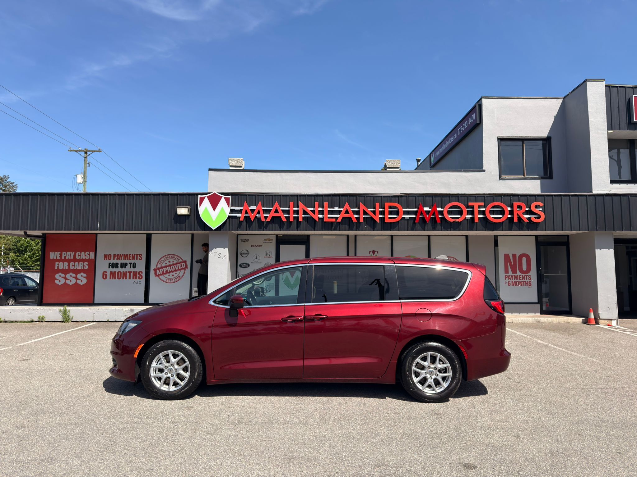 2023 Chrysler Grand Caravan — view 8