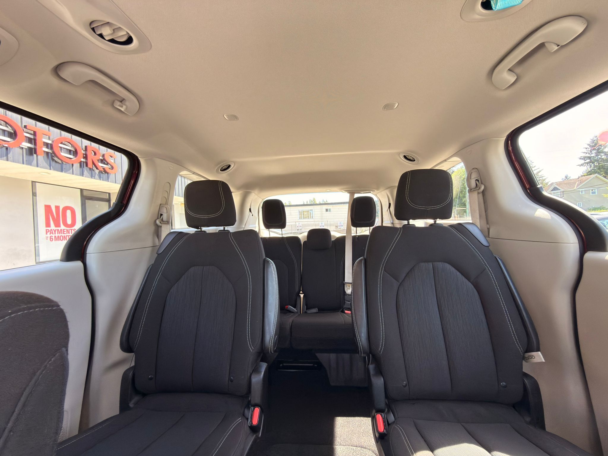 2023 Chrysler Grand Caravan — view 11