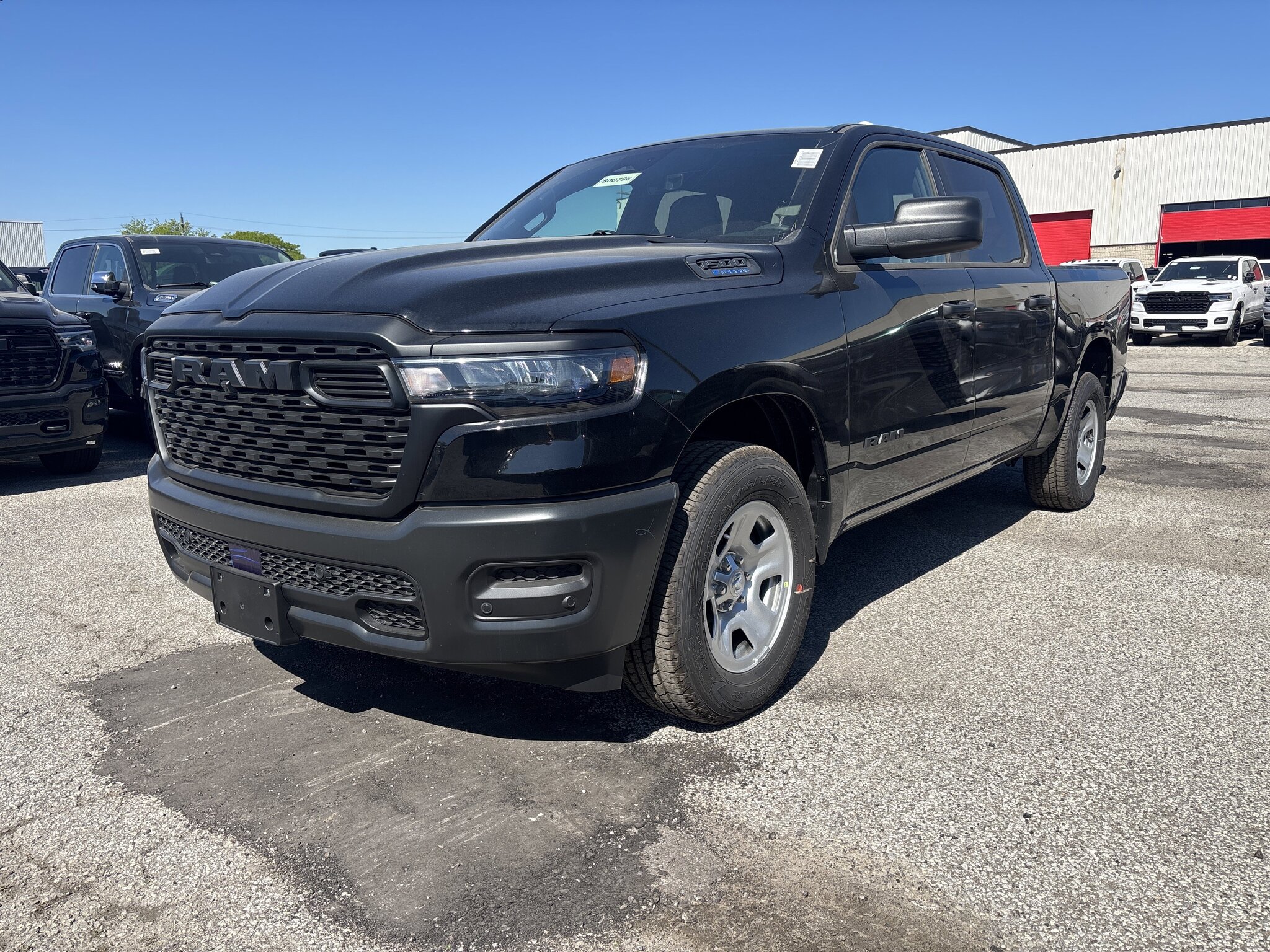 2026 RAM 1500 Tradesman 4x4 Crew Cab 5'7" Box Truck