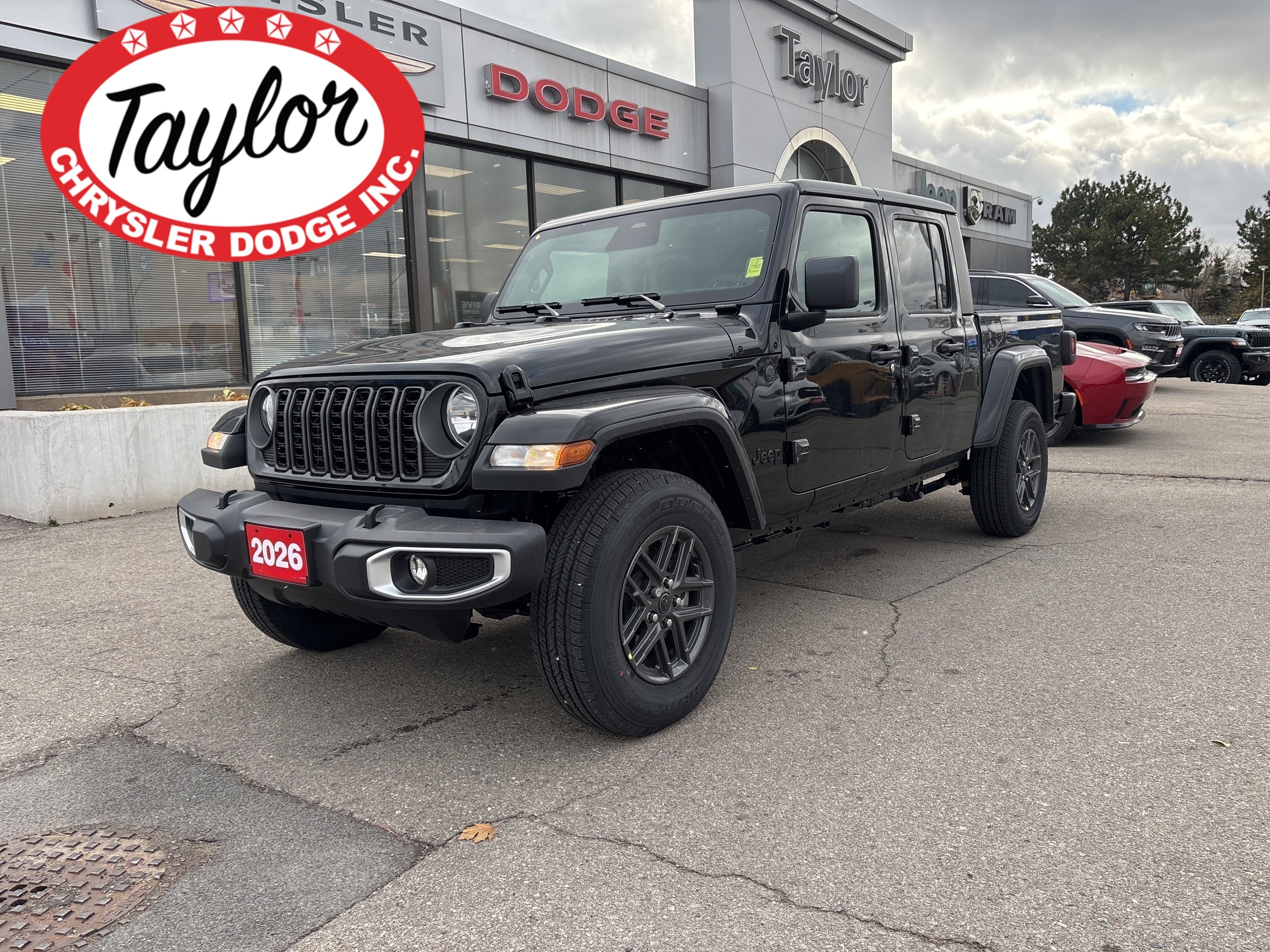 Black 2026 Jeep Gladiator Sport S Crew Cab 4WD Pickup Truck Four-Wheel Drive 8-Speed Automatic