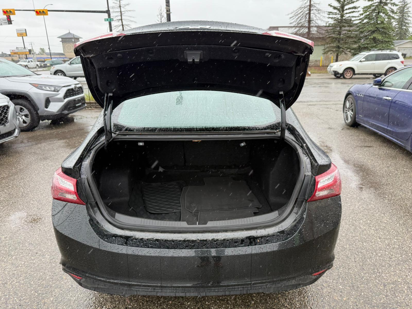 2023 Chevrolet Malibu — view 6