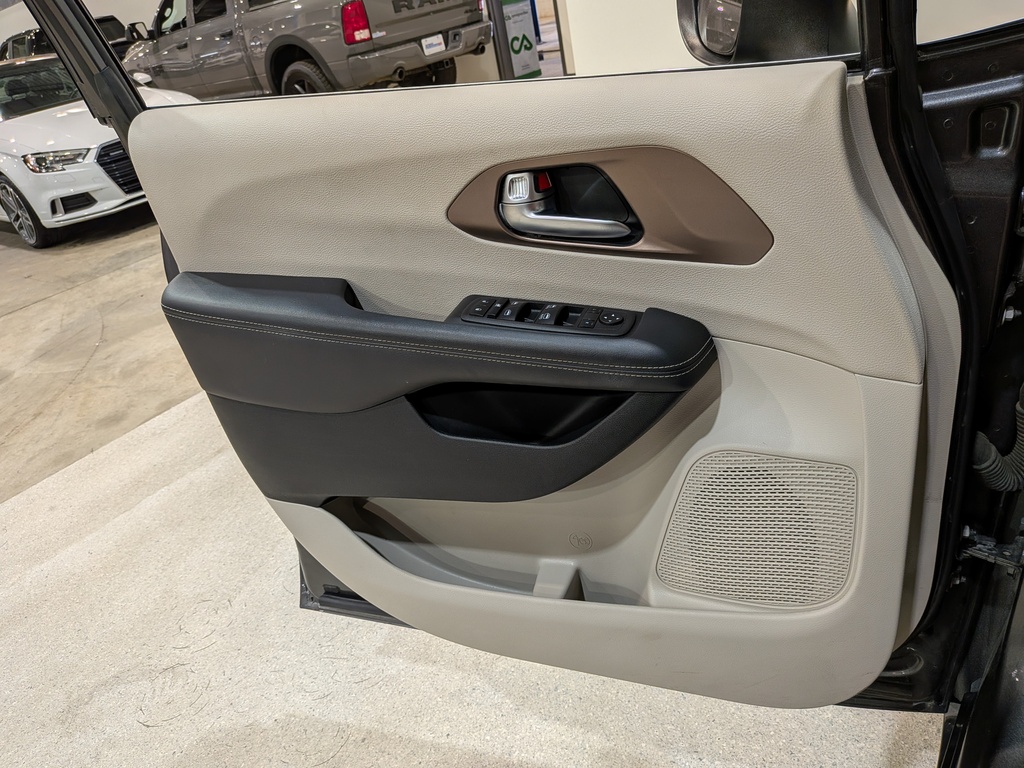 Chrysler Grand Caravan 2023