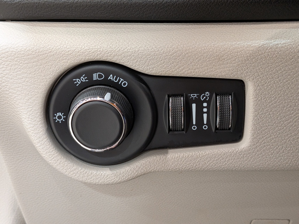 Chrysler Grand Caravan 2023