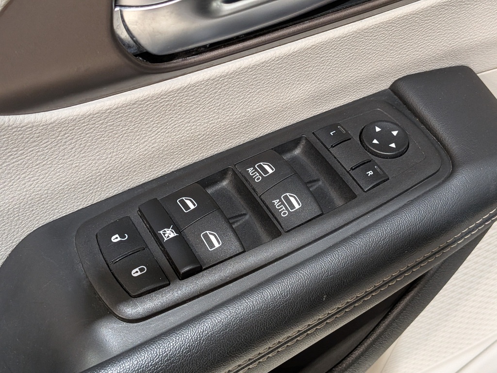 Chrysler Grand Caravan 2023