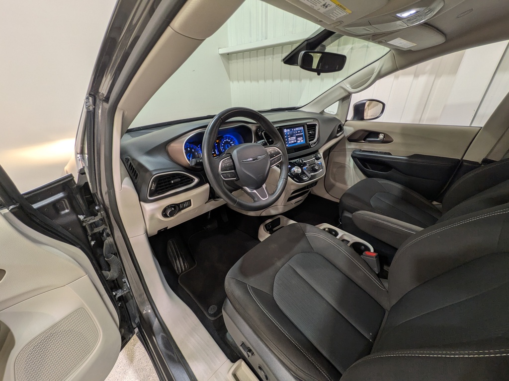 Chrysler Grand Caravan 2023