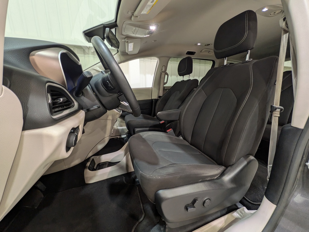 Chrysler Grand Caravan 2023