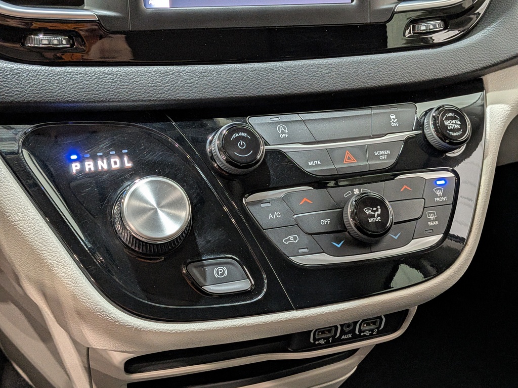 Chrysler Grand Caravan 2023