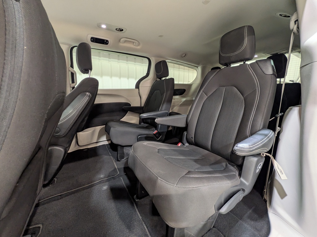 Chrysler Grand Caravan 2023