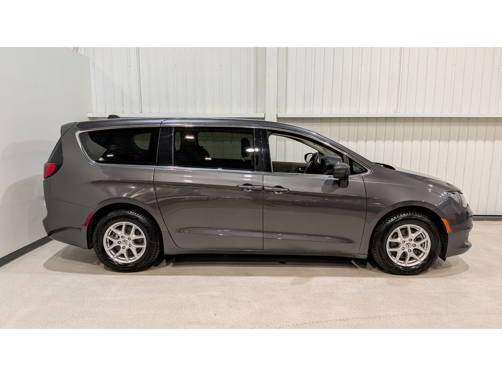 Chrysler Grand Caravan 2023