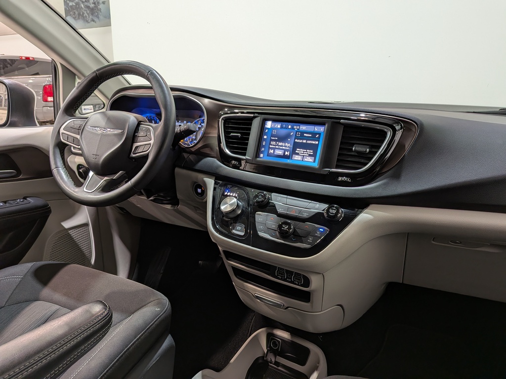 Chrysler Grand Caravan 2023