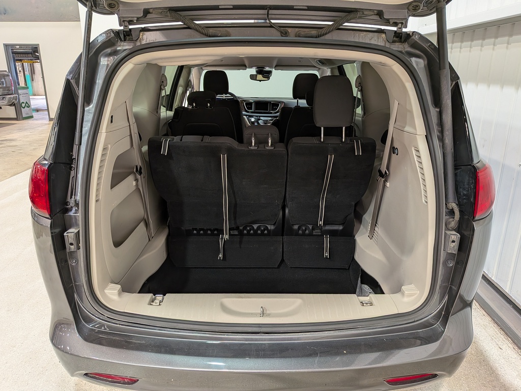 Chrysler Grand Caravan 2023
