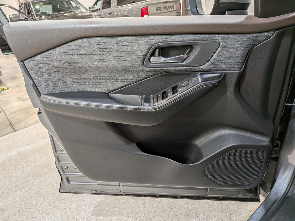 Nissan Rogue 2023