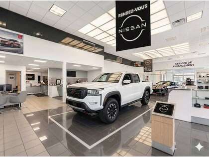 White 2023 Nissan Frontier PRO-4X Crew Cab 4WD Pickup Truck Four-Wheel Drive 9-Speed Automatic