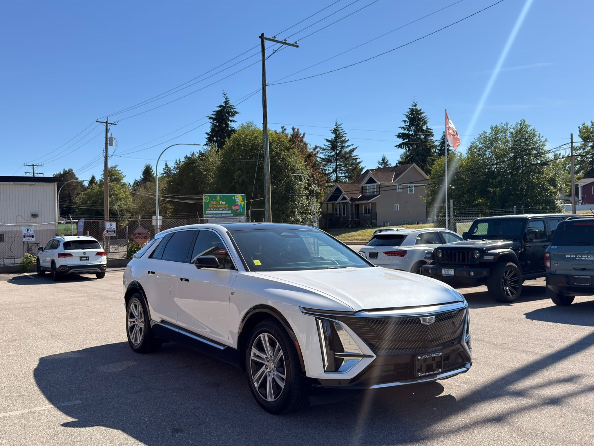 2024 Cadillac LYRIQ — view 2