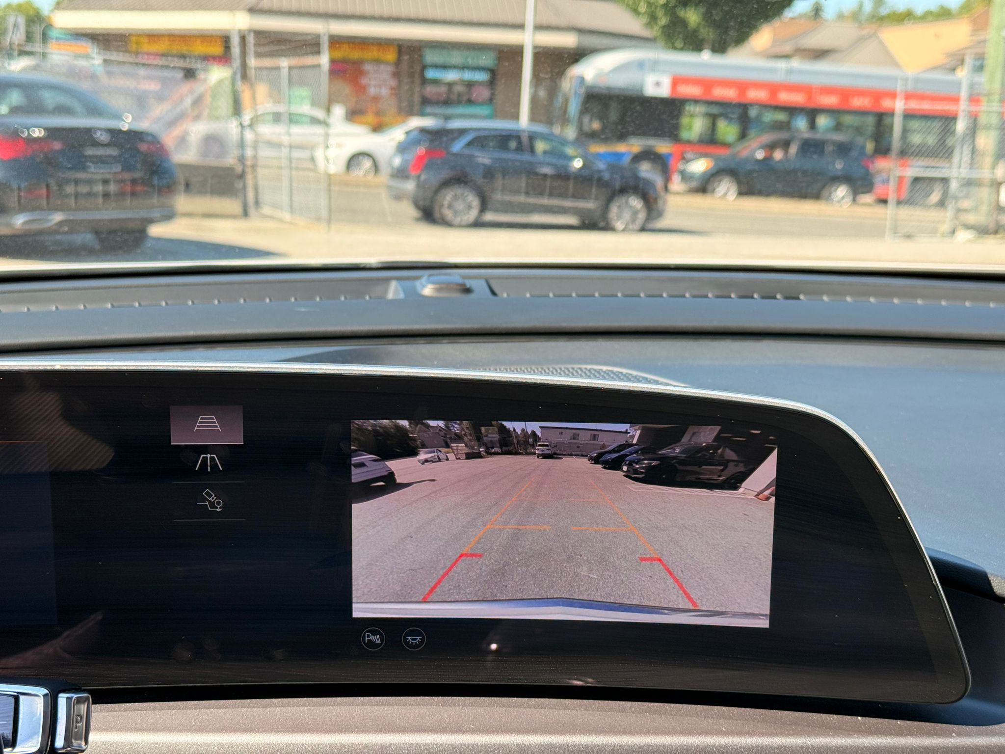 2024 Cadillac LYRIQ — view 12