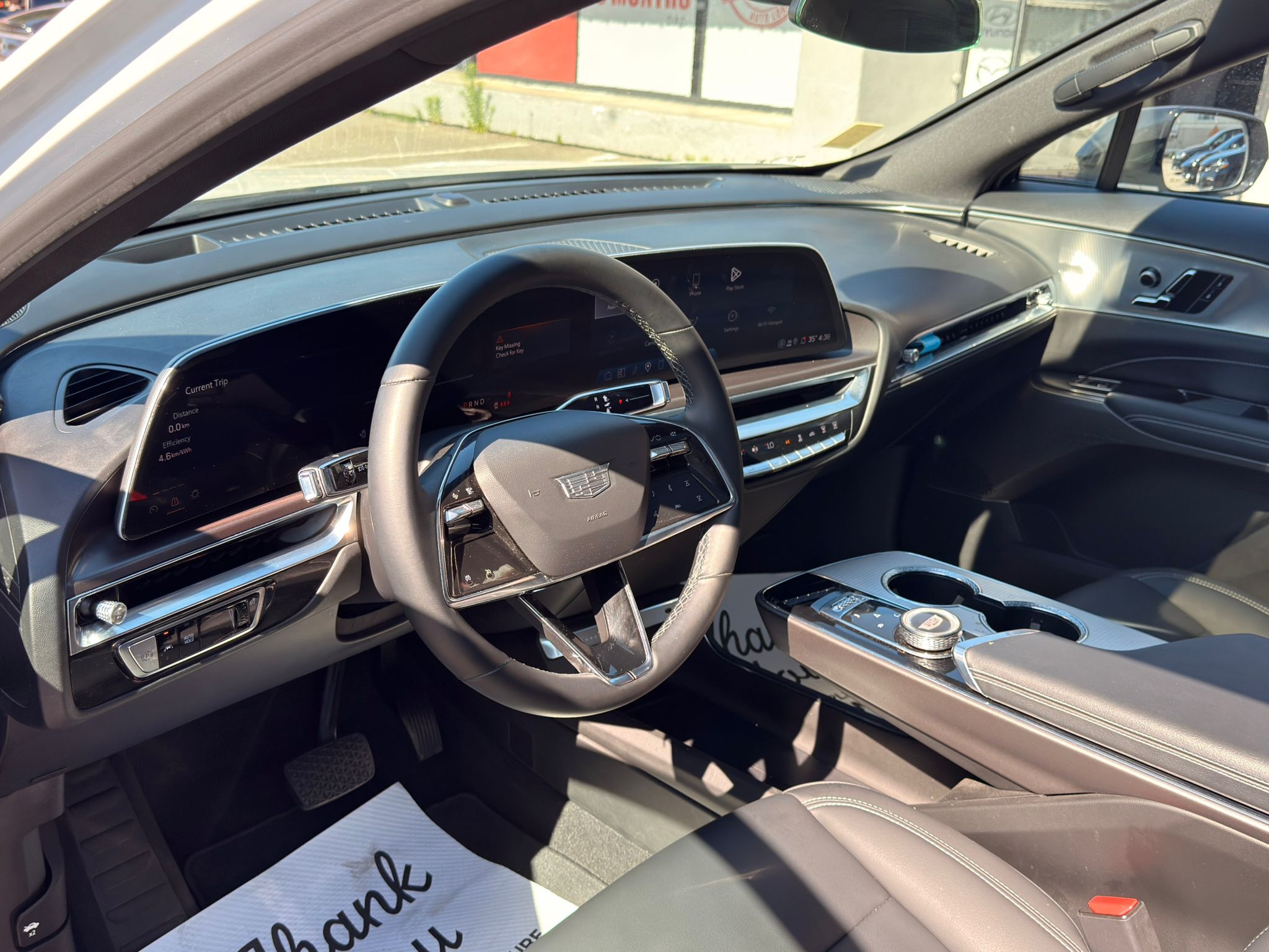 2024 Cadillac LYRIQ — view 8