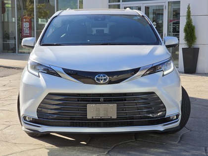 used 2025 Toyota Sienna car, priced at $72,995