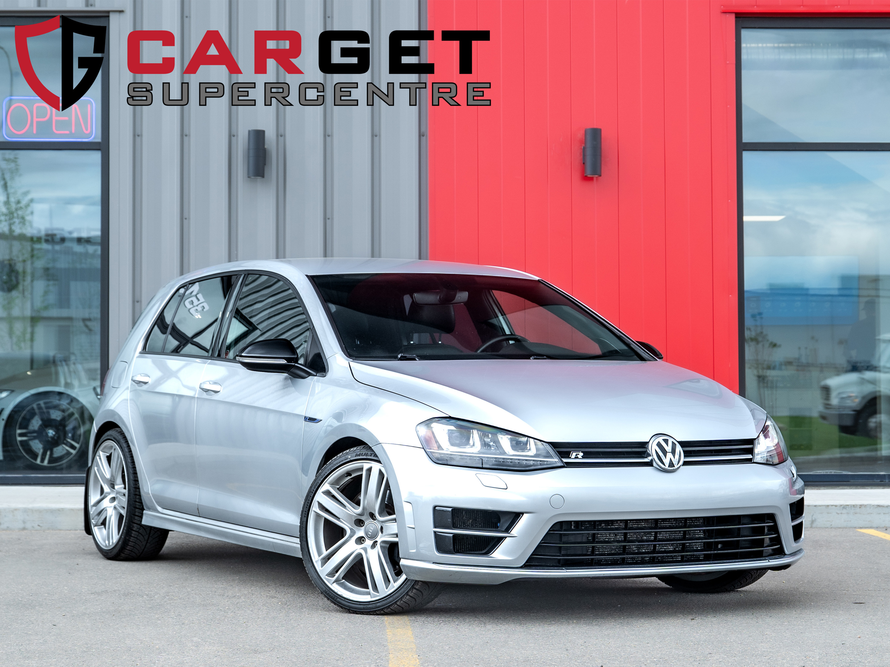 2017 Volkswagen Golf R 4-Door AWD with DCC and Navigation