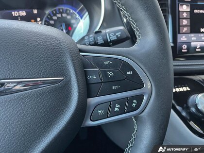 used 2023 Chrysler Pacifica car, priced at $28,999
